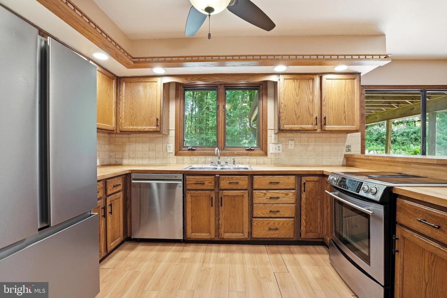 3 Upper Bank Drive photo 9
