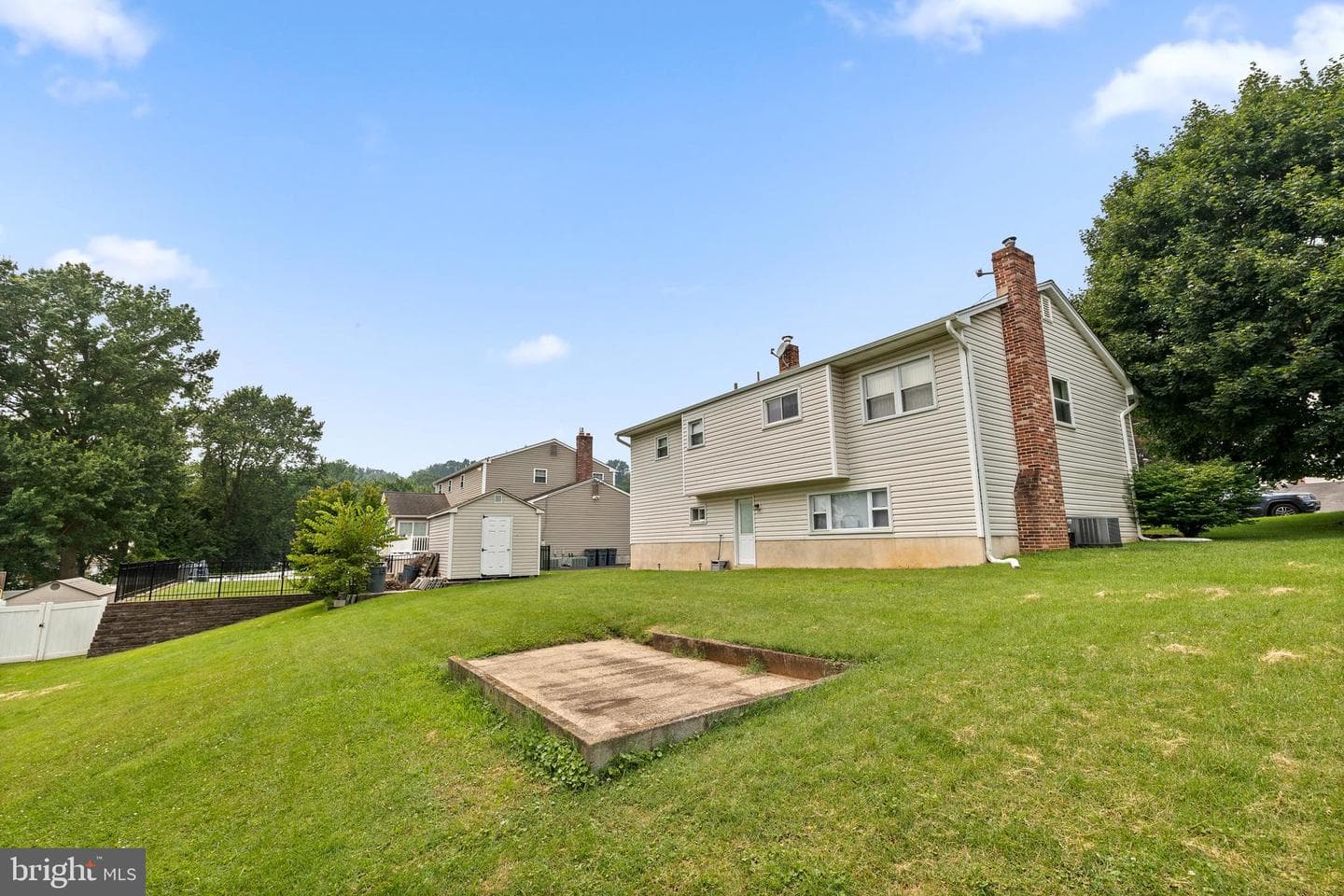 2255 Hillside Lane photo 5