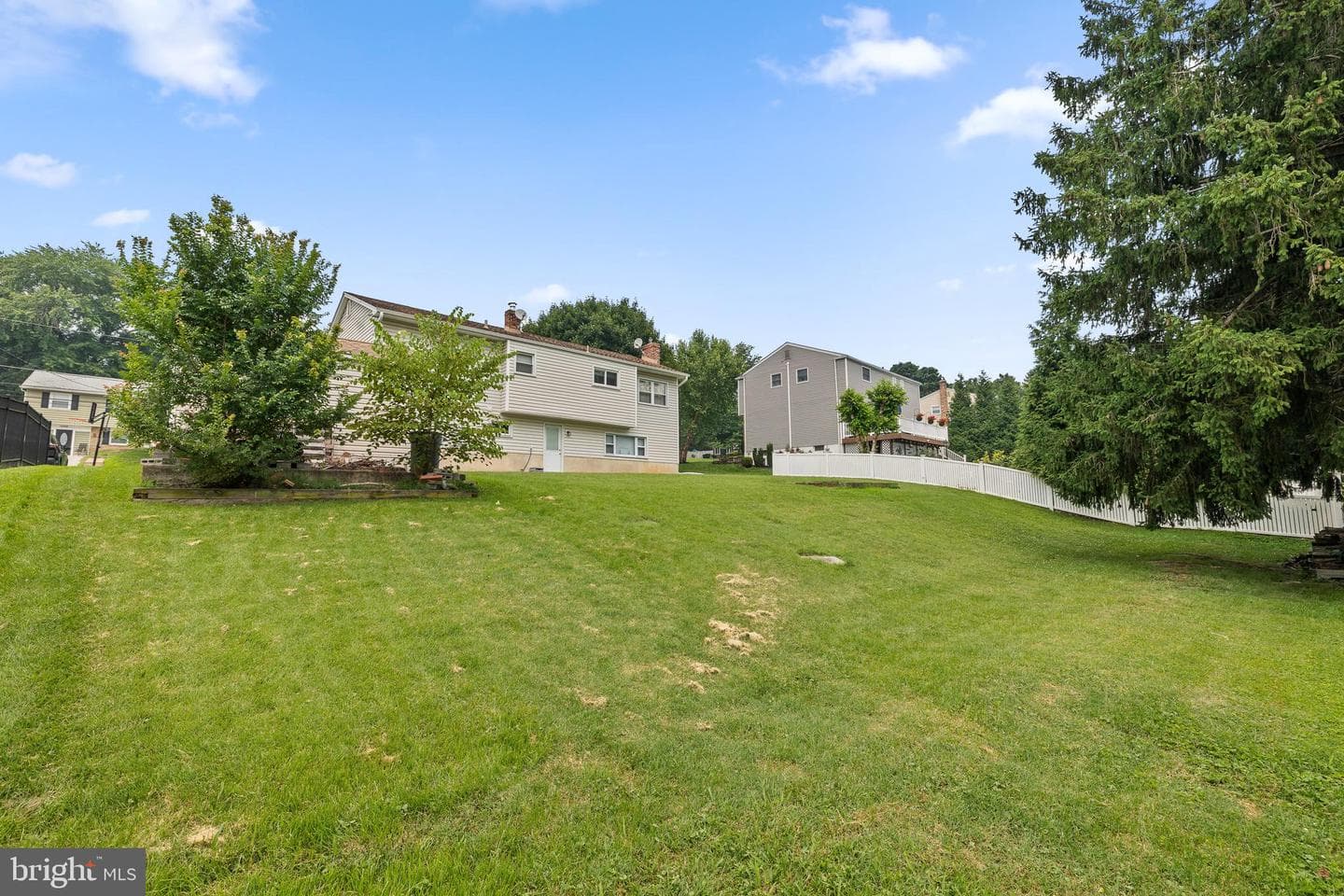 2255 Hillside Lane photo 6