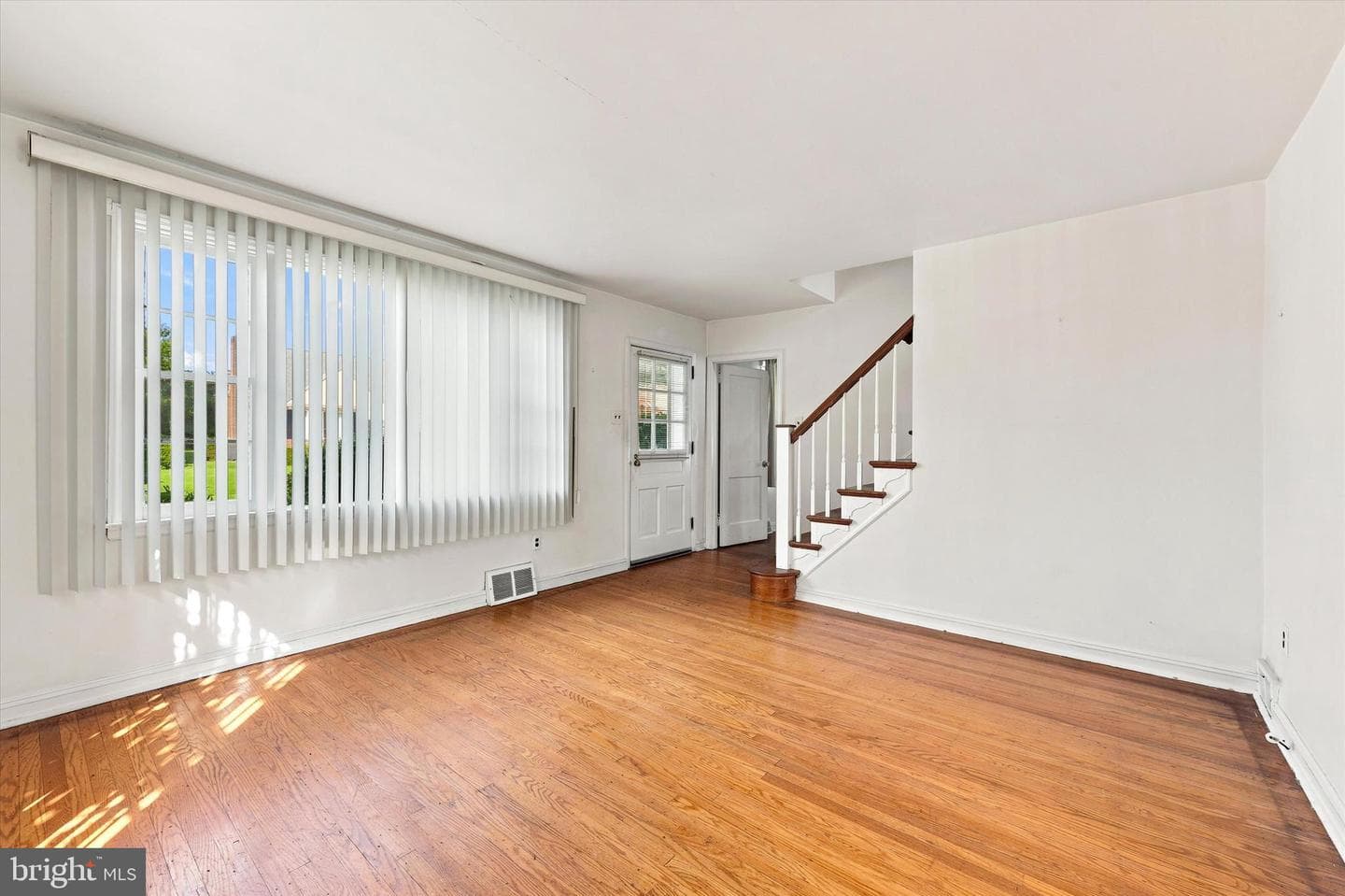 407 Buse Street photo 5