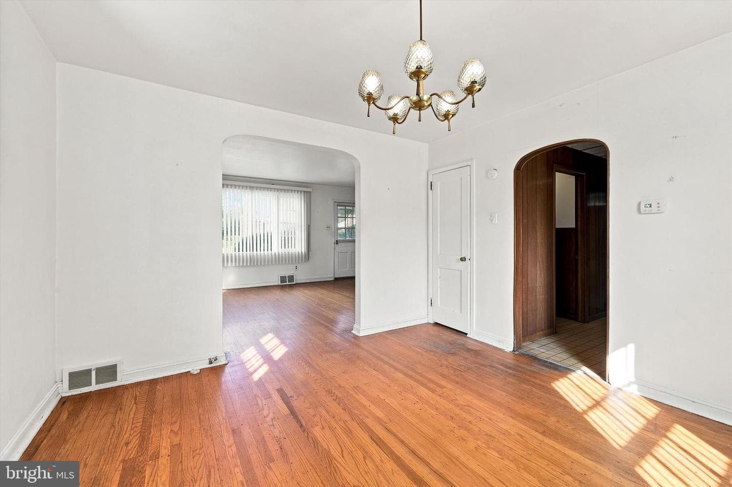 407 Buse Street photo 7