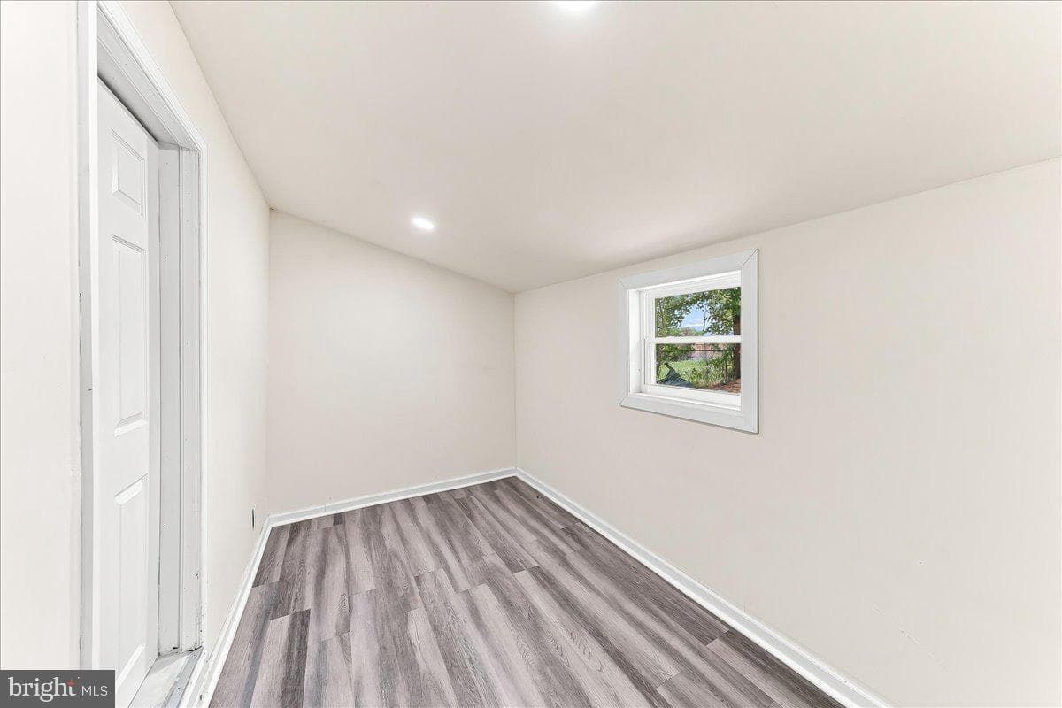 2103 Chichester Avenue photo 12