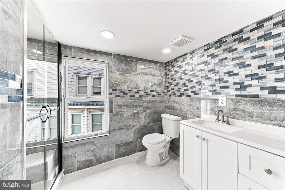 2103 Chichester Avenue photo 14