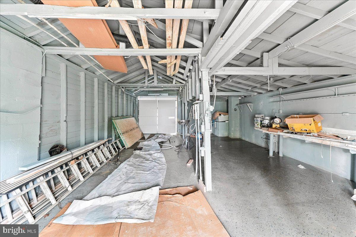 2103 Chichester Avenue photo 19