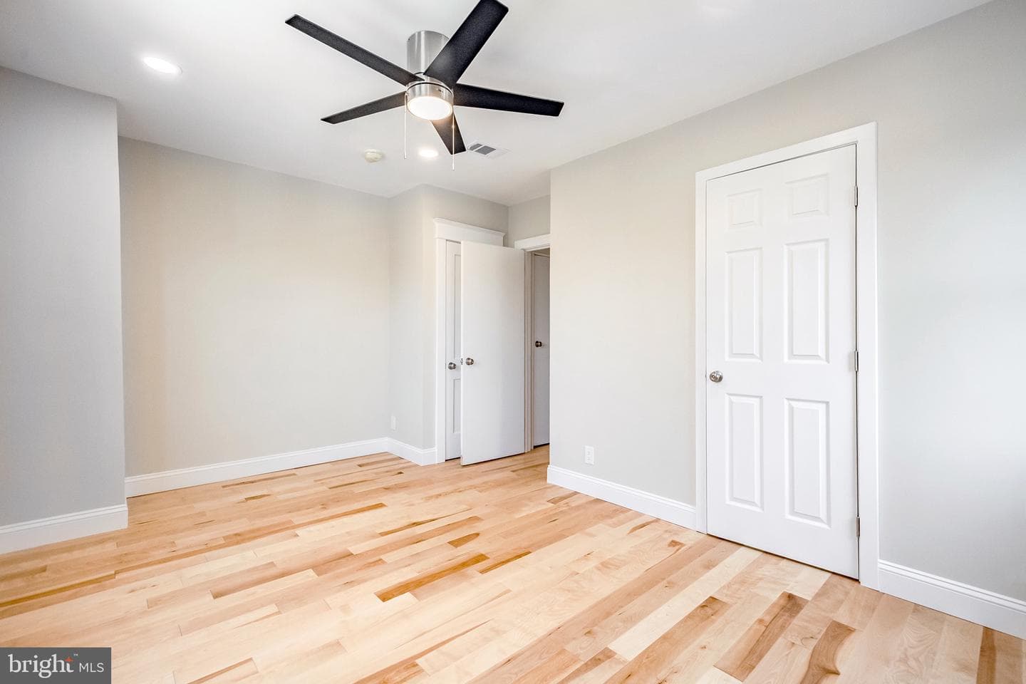 45 S Brighton Avenue photo 22