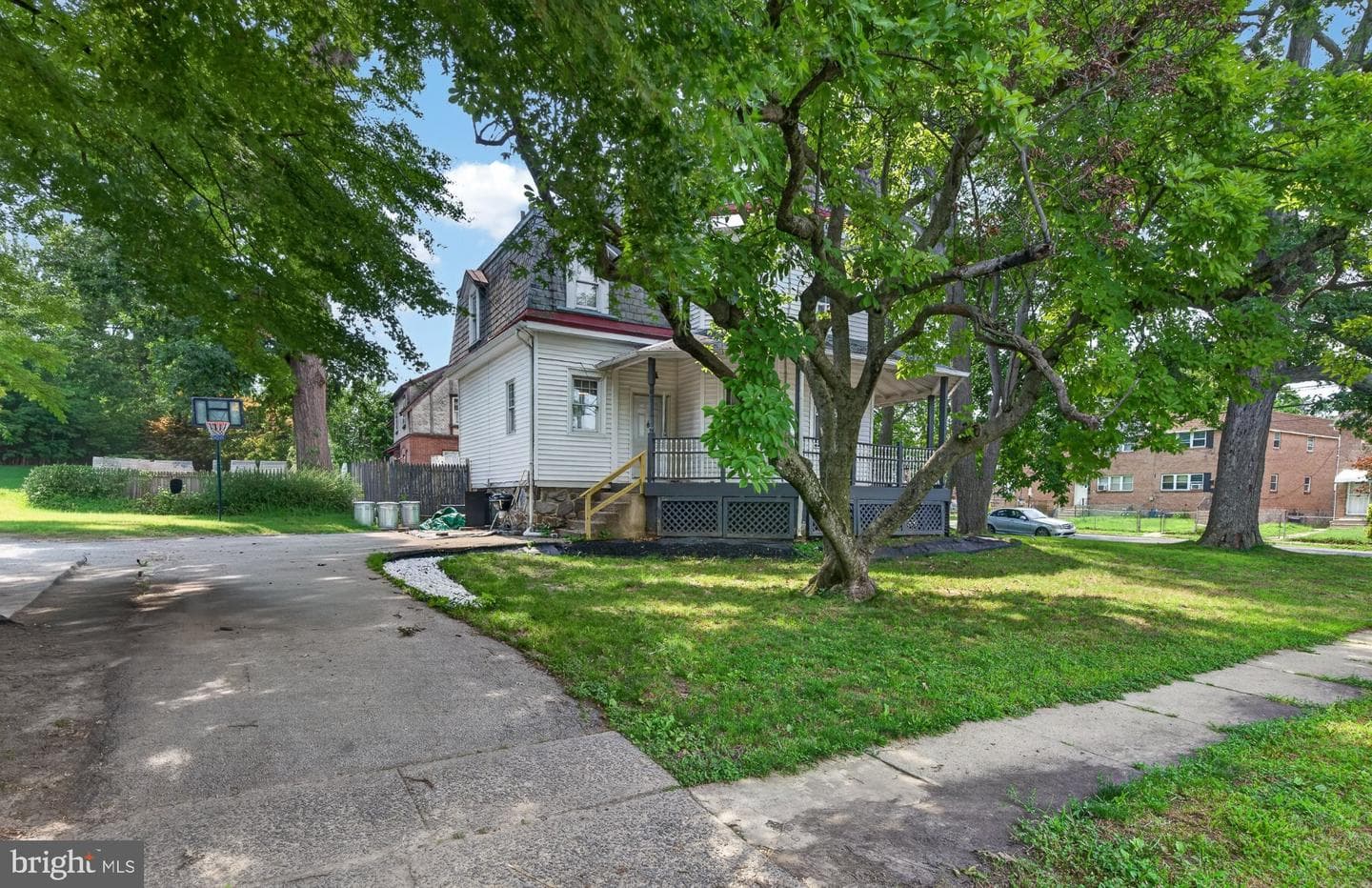 900 Andrews Avenue photo 3