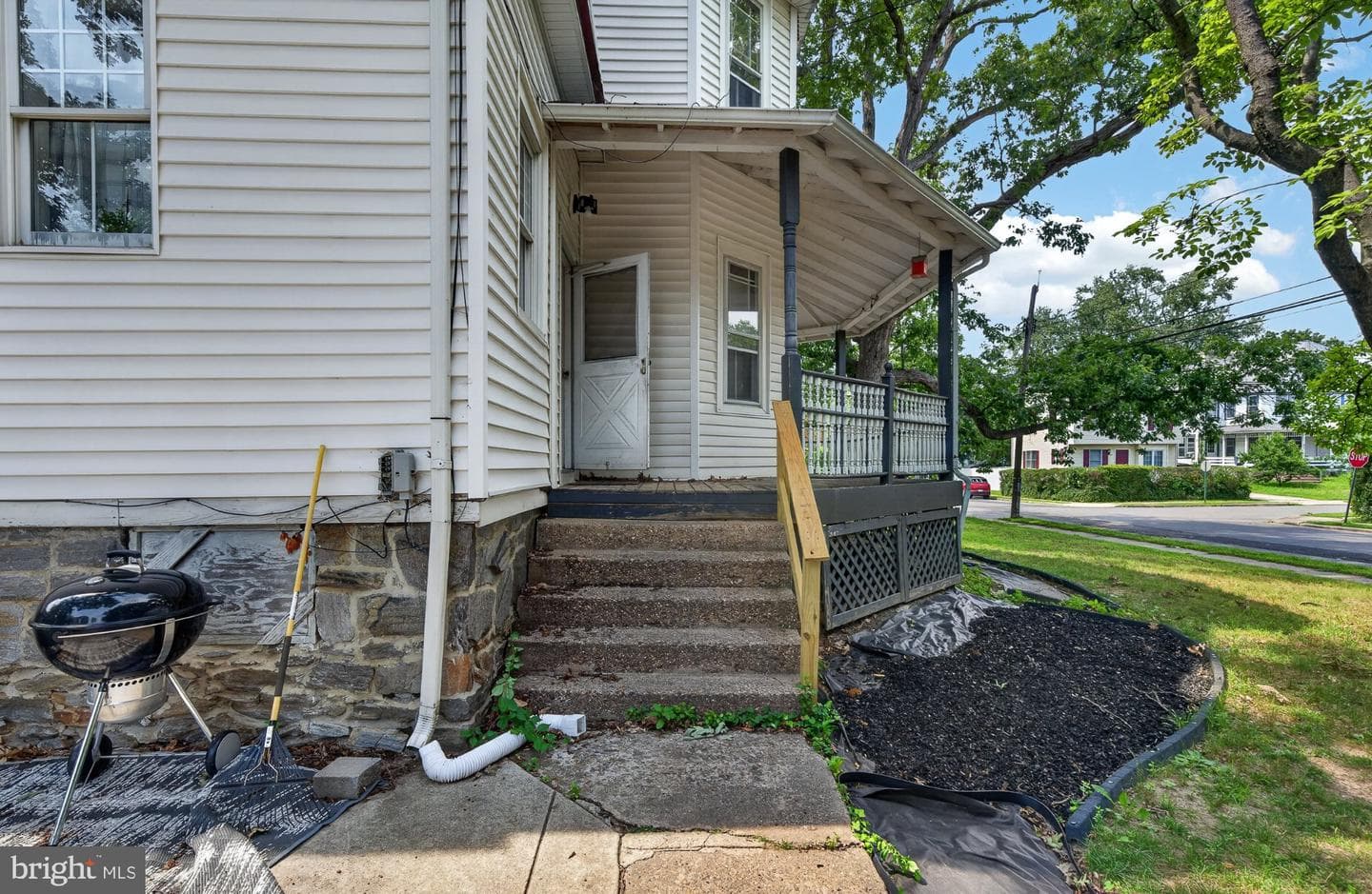900 Andrews Avenue photo 4