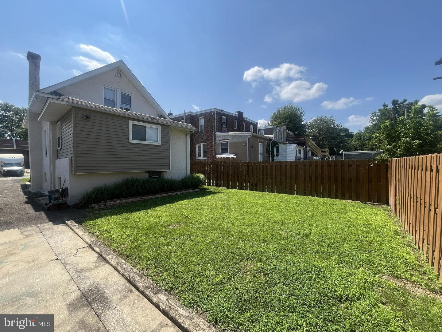 27 Roberta Avenue photo 12