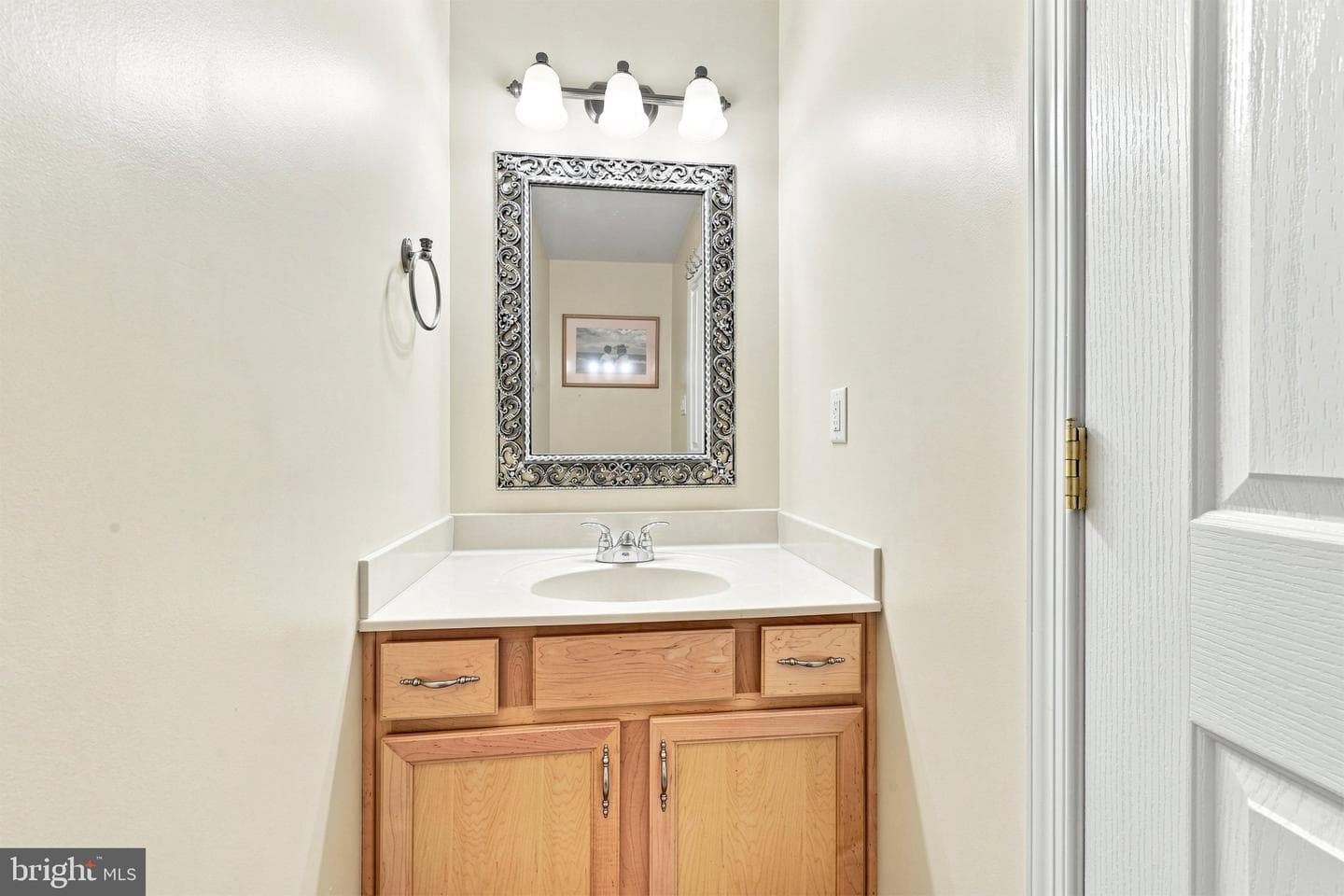 120 E Jansen Avenue photo 13