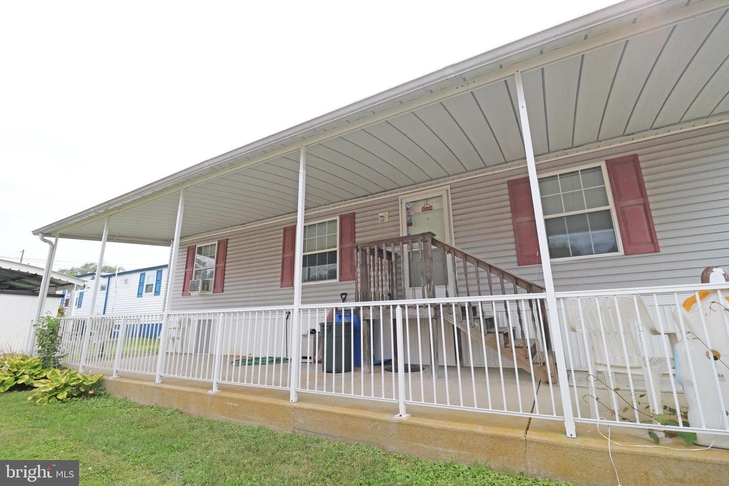 142 Third Avenue photo 2