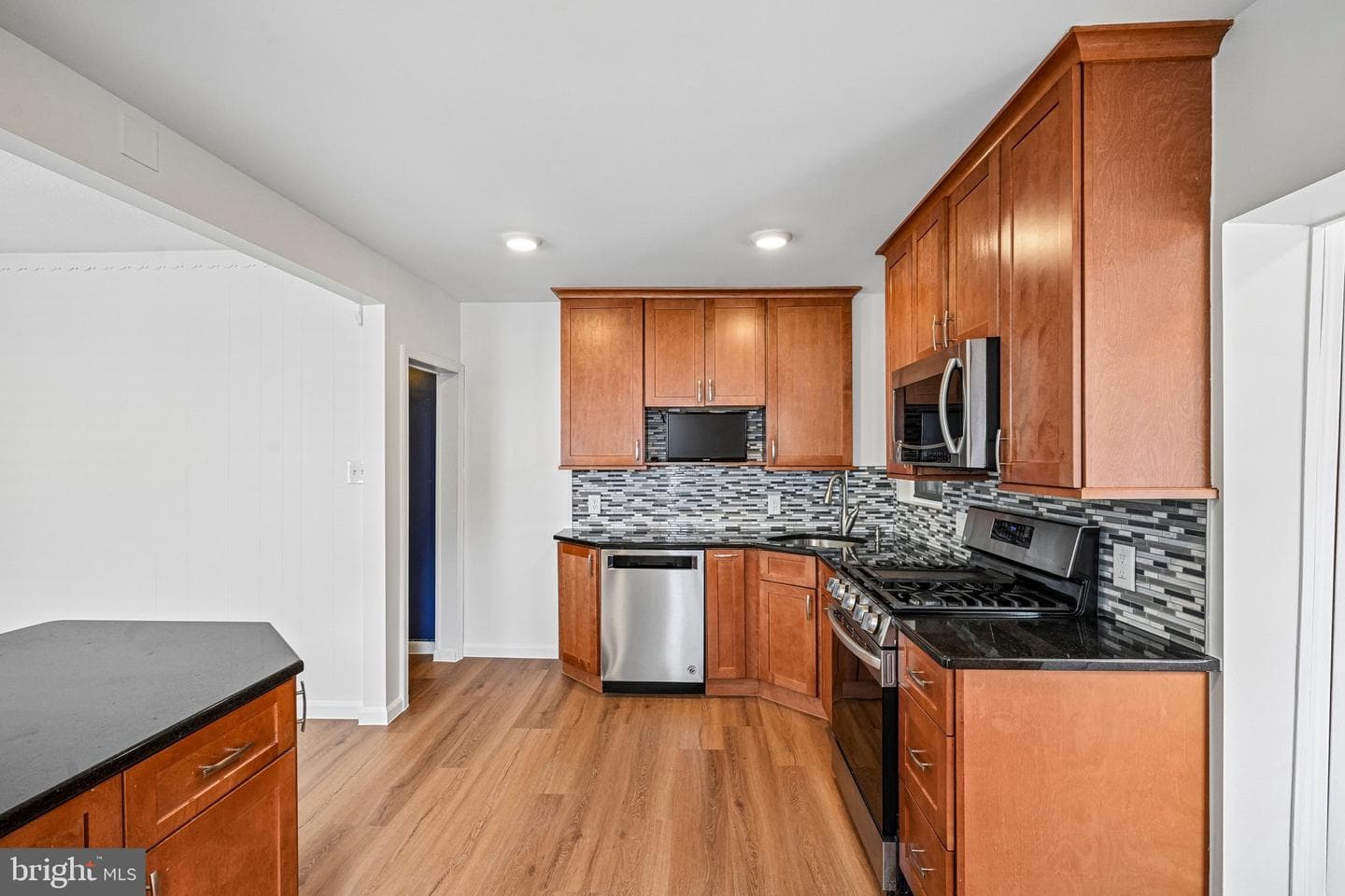 415 Sagamore Road photo 12