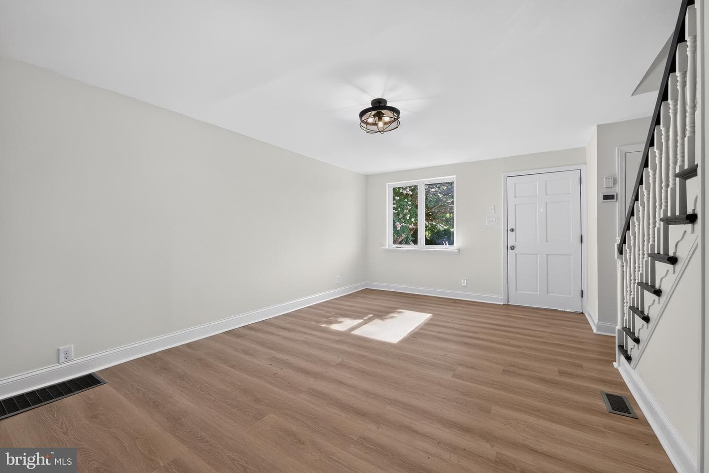 740 Taylor Drive photo 4