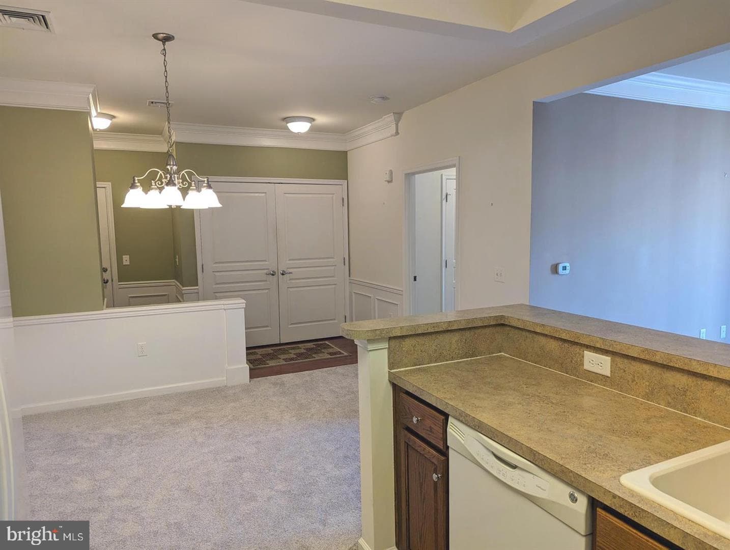 734 Creekside Drive photo 5
