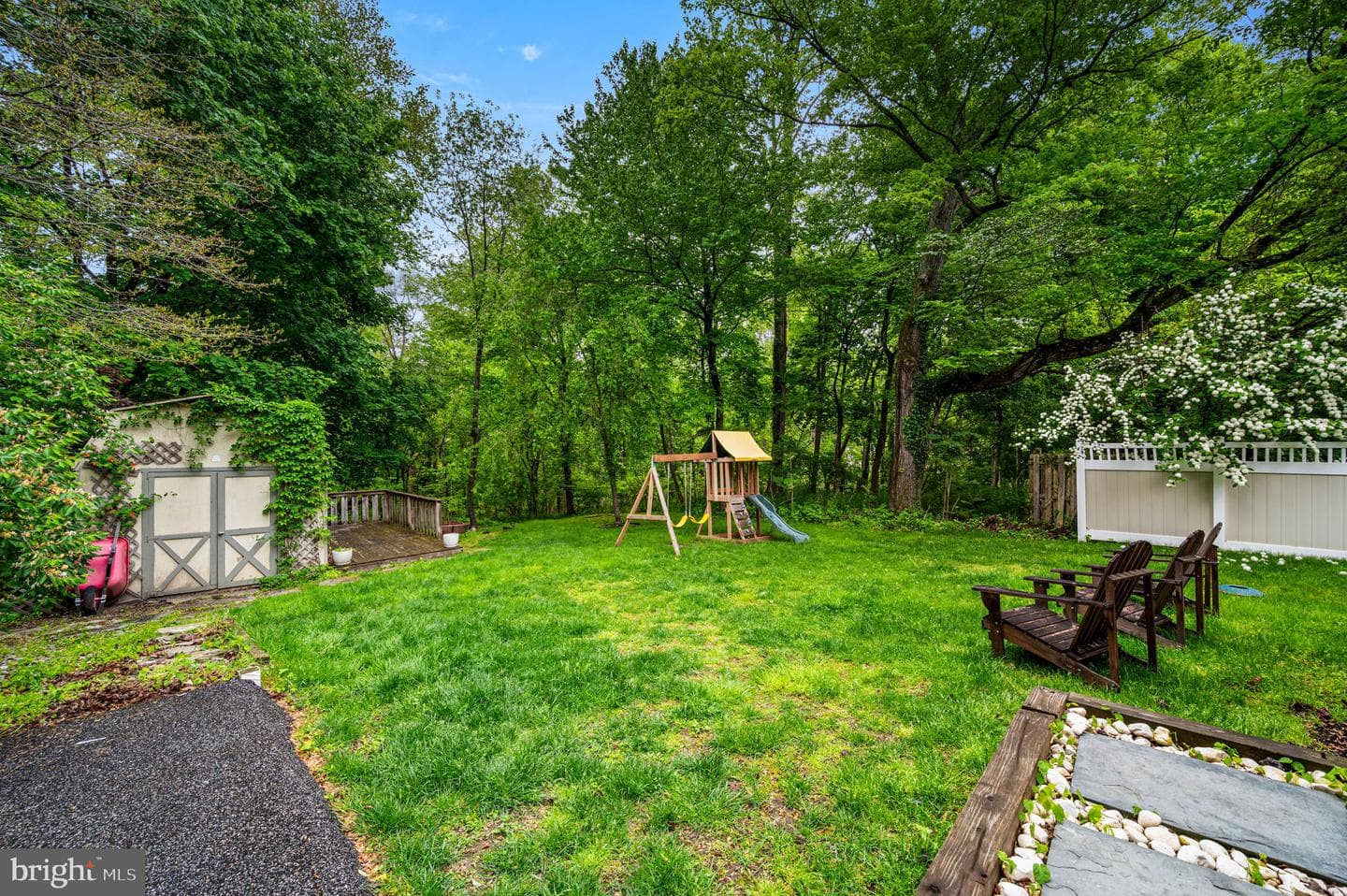 535 Ridge Avenue photo 35