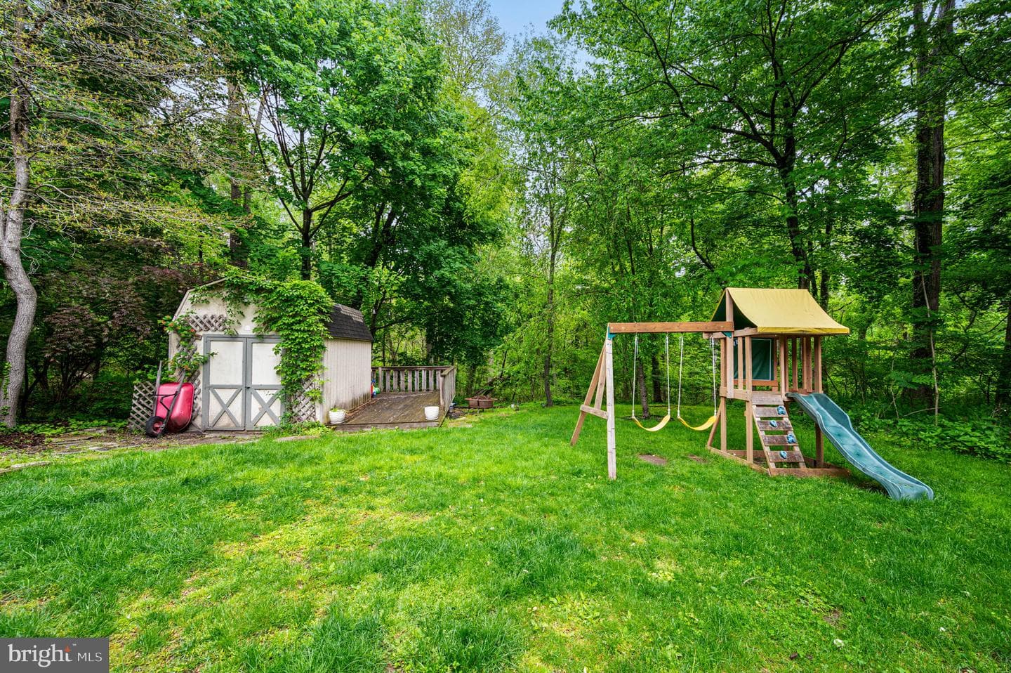 535 Ridge Avenue photo 36