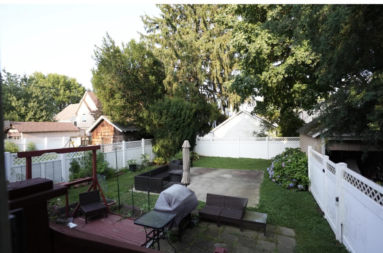 2009 Laurel Road photo 17