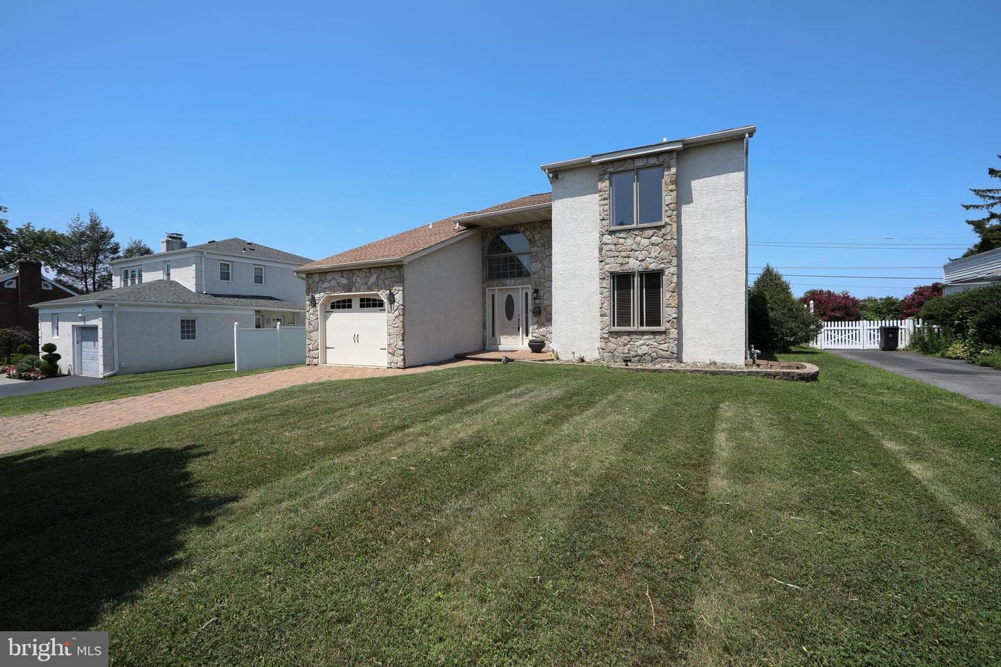 342 Northcroft Road photo 3
