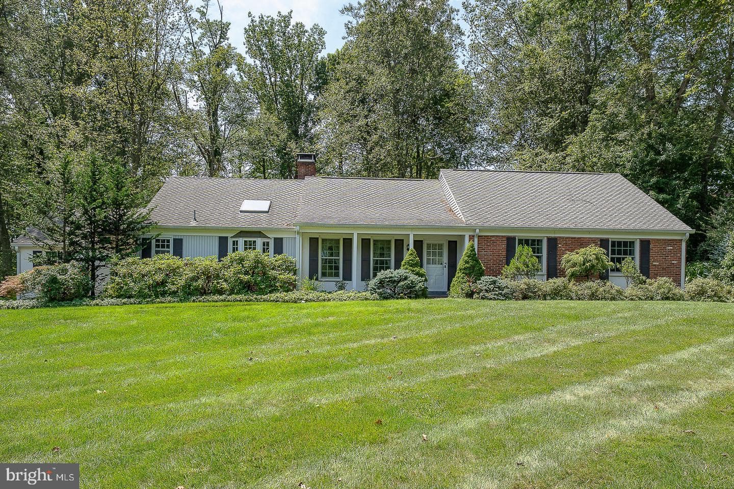 738 Woodcrest Road photo 1