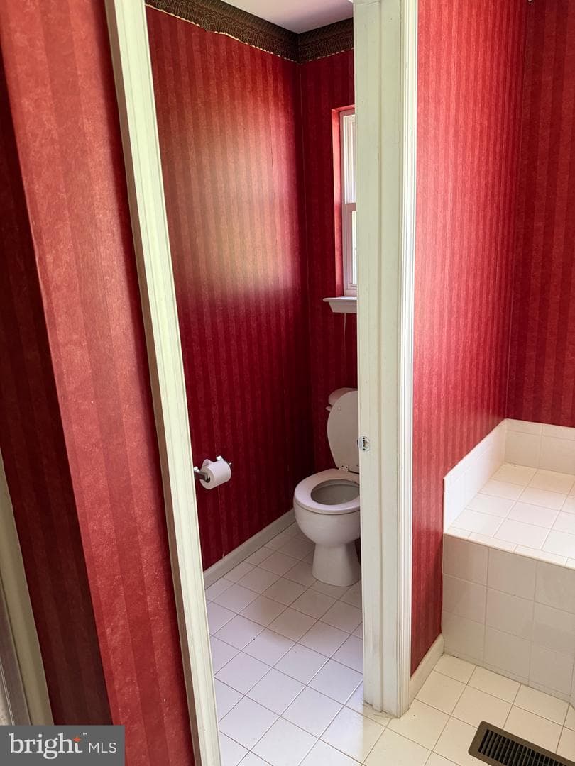 705 Carriage Circle photo 16