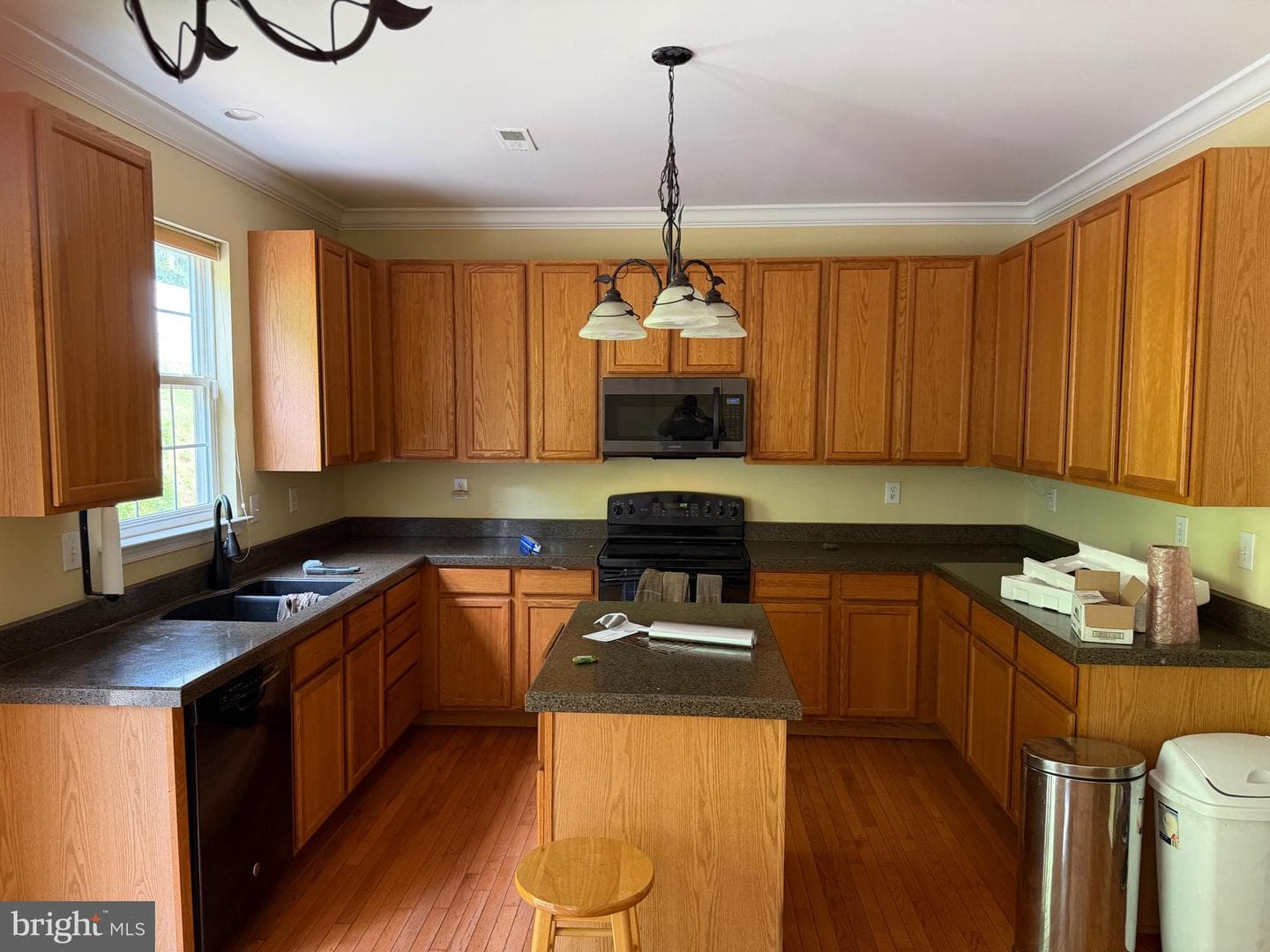 705 Carriage Circle photo 2