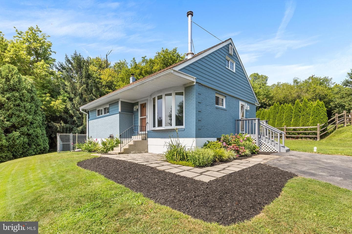 6 Meadowbrook Lane photo 1