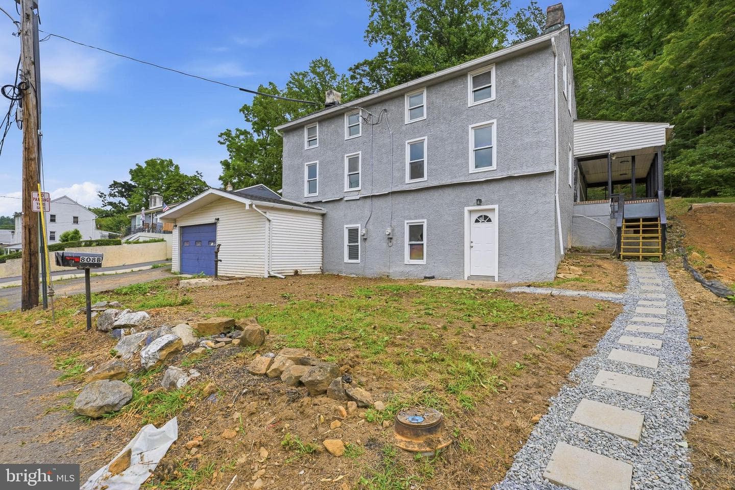 808 Maple Lane photo 1
