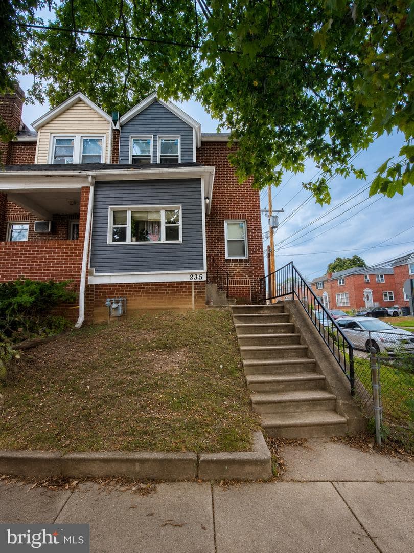 235 Laurel Road photo 1