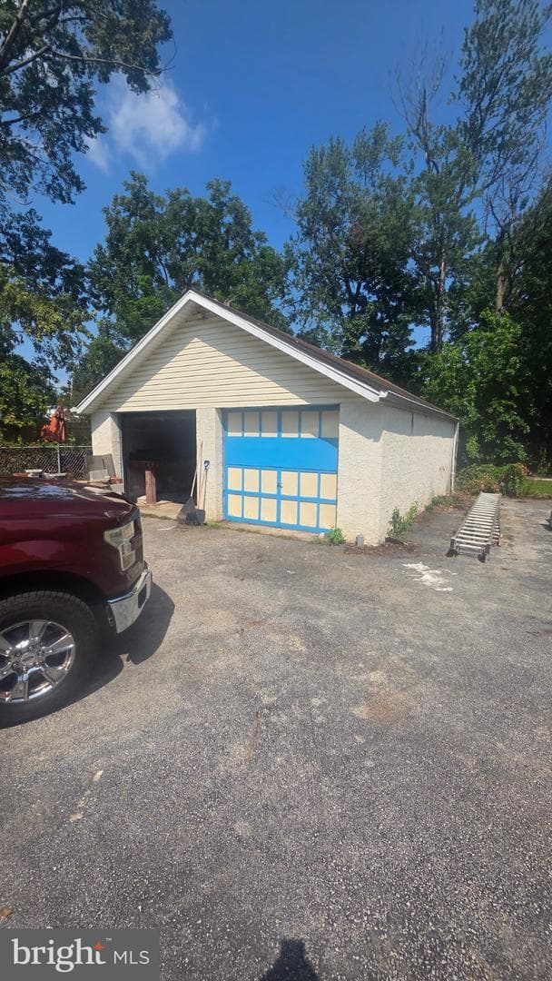 917 Bartram Avenue photo 1