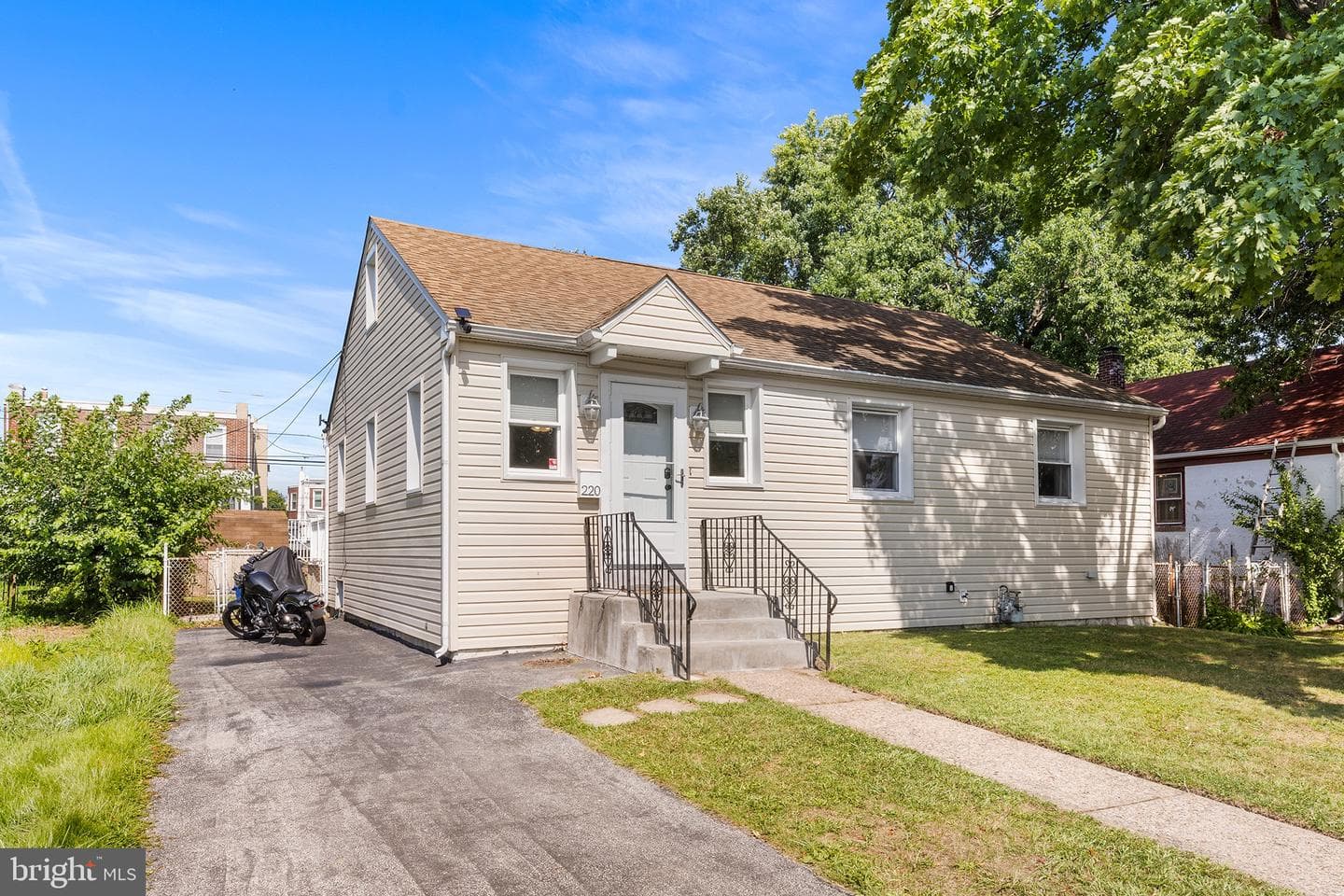 220 Norwood Avenue photo 1