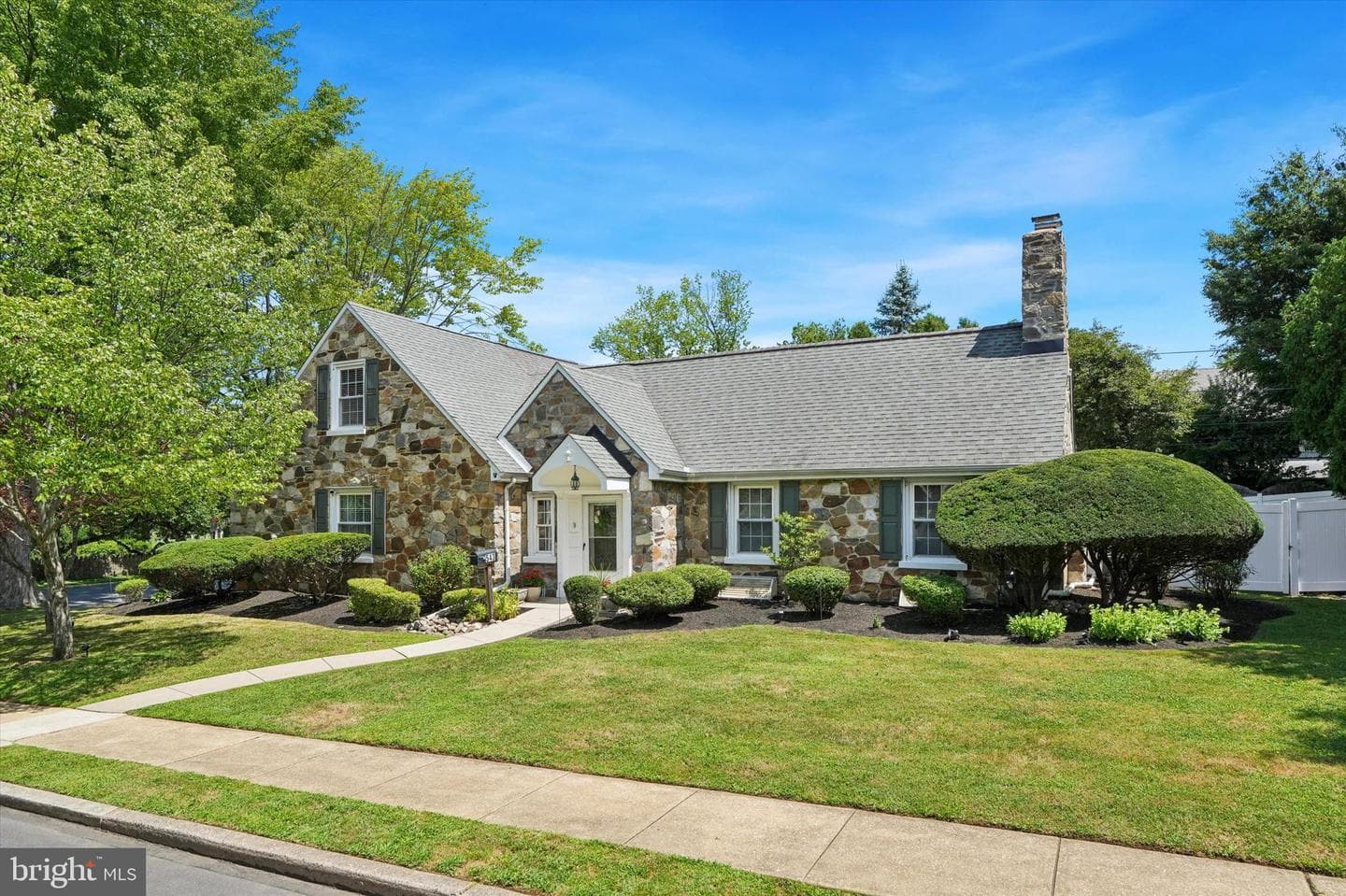 543 Kenwood Road photo 1