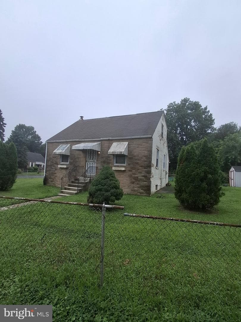 120 E Burton Lane photo 1