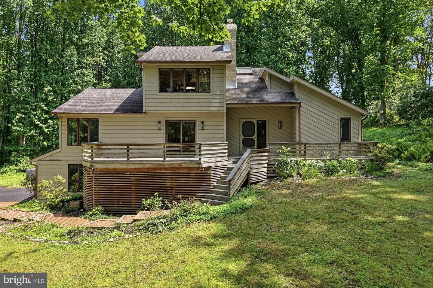 3 Upper Bank Drive photo 1