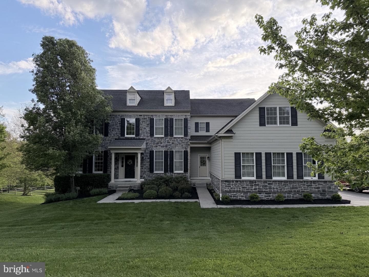 1 Magnolia Way photo 1