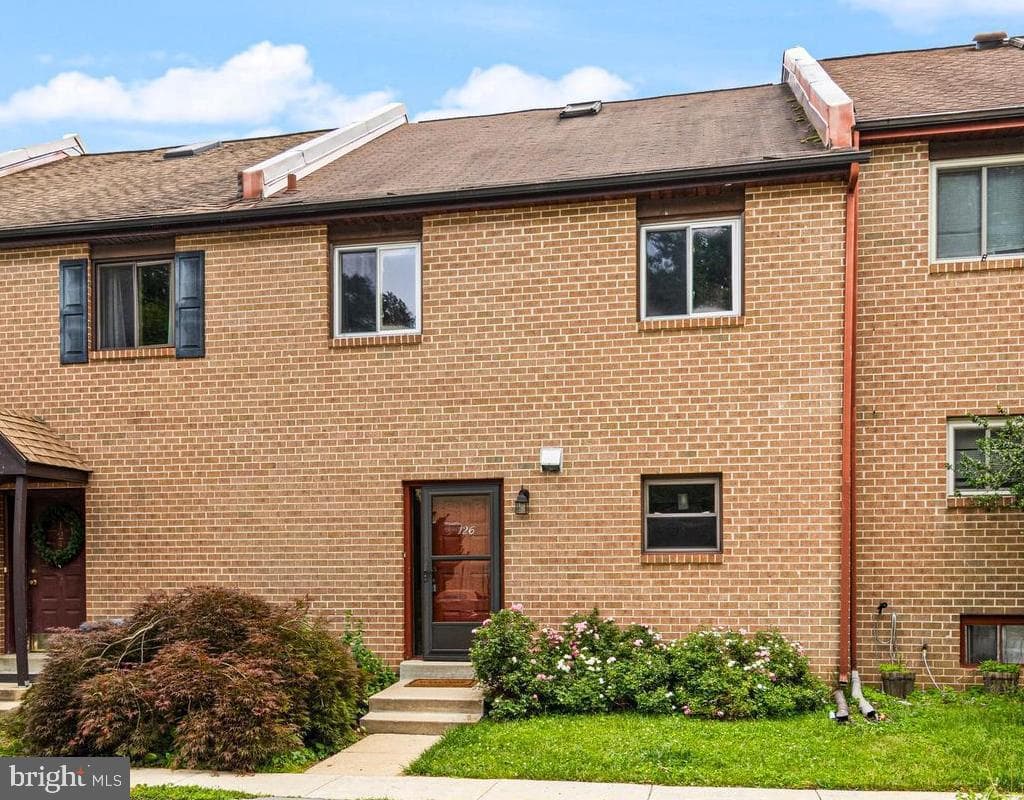 126 Eaton Drive photo 1