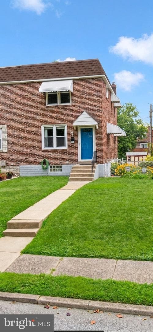 1042 Hopkins Avenue photo 1