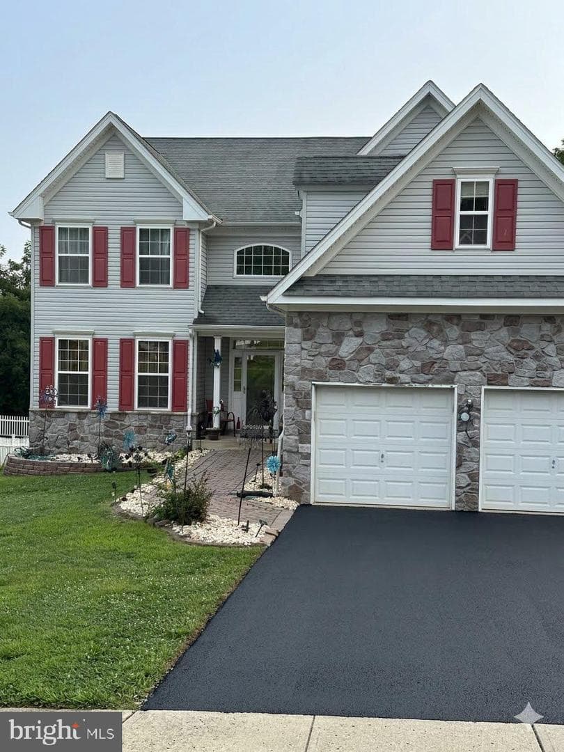702 Carriage Circle photo 1