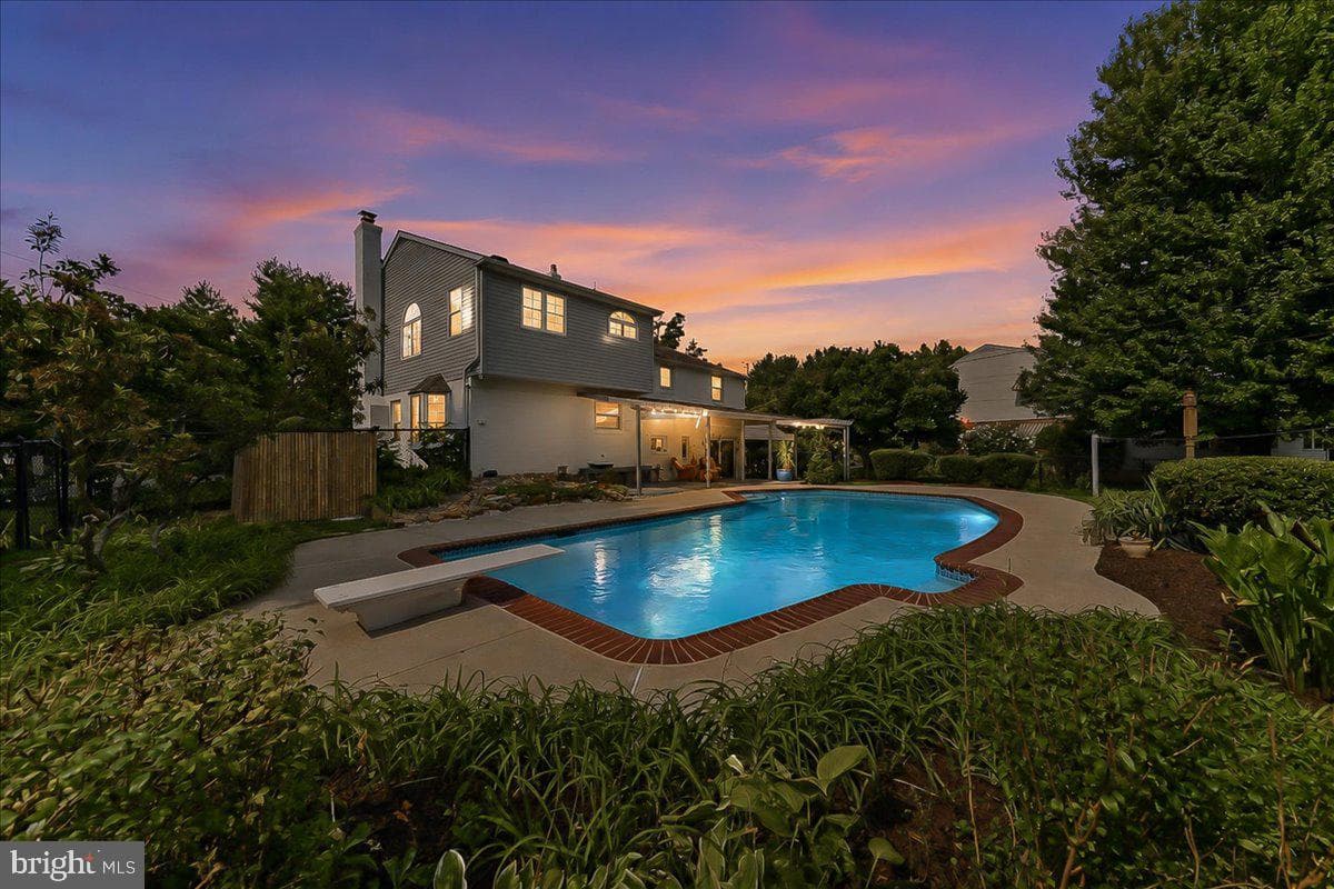 100 Governors Drive photo 1