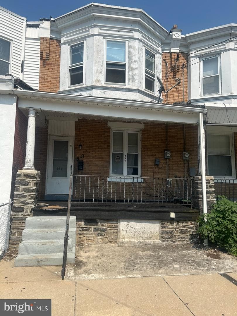 941 Maple Terrace photo 1