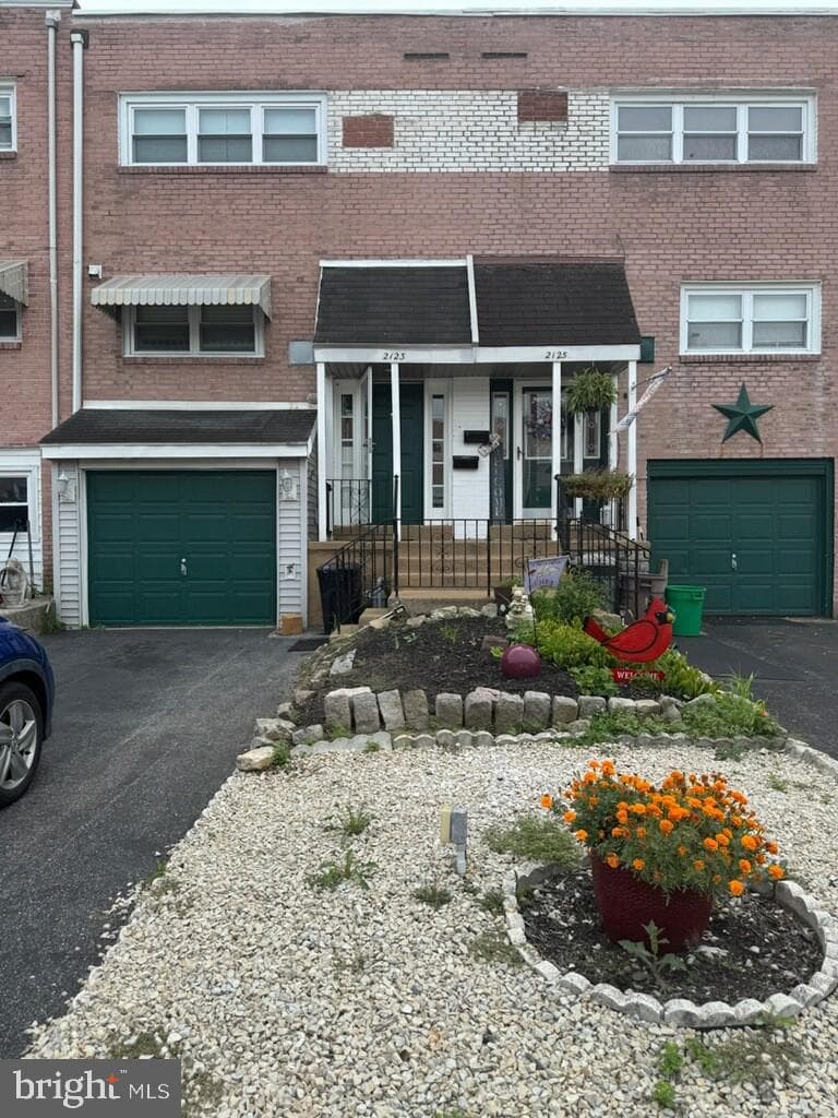 2123 Ravenwood Road photo 1