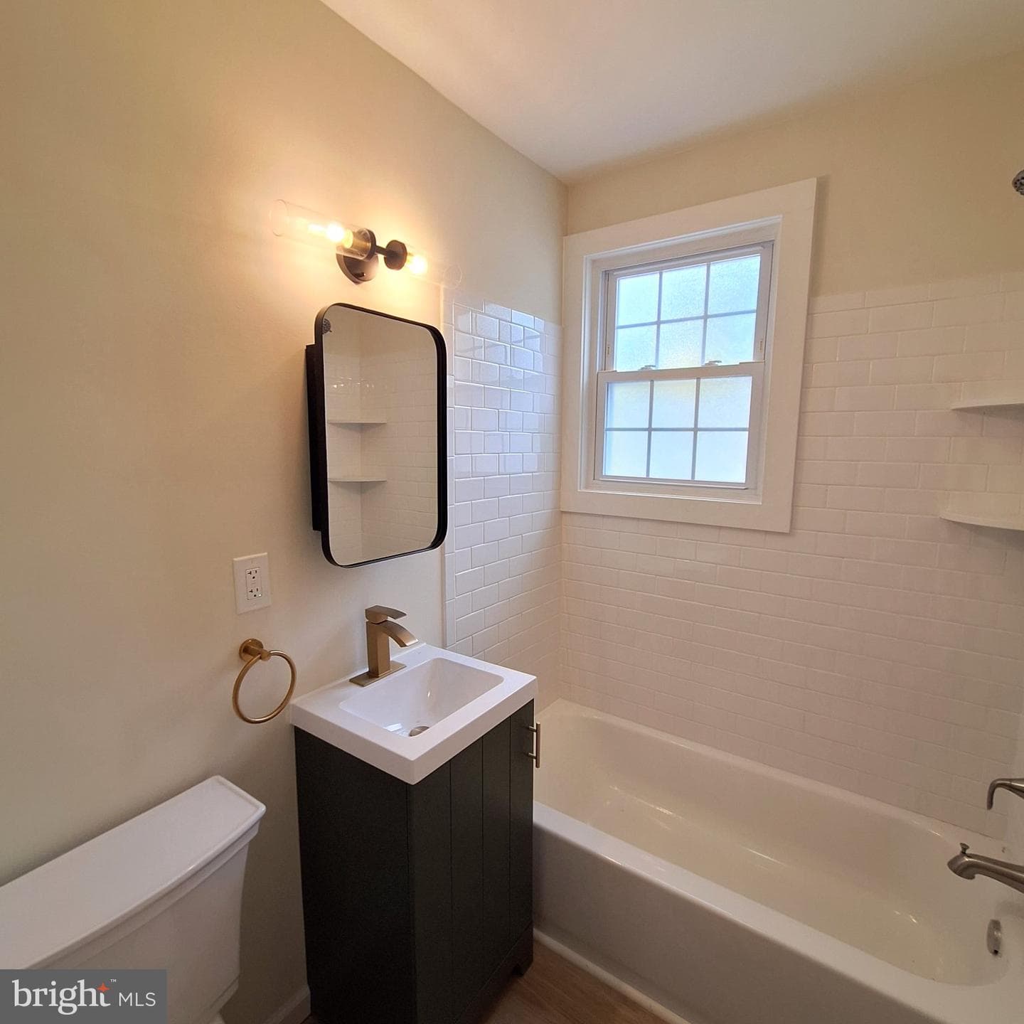 706 Lansing Court photo 1