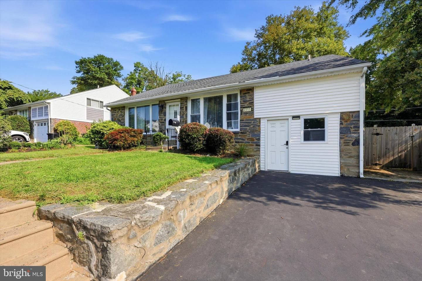 2211 Rhonda Road photo 1