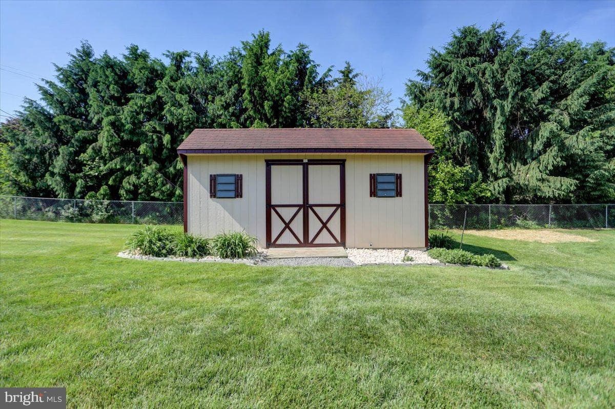 4631 Church Road photo 35