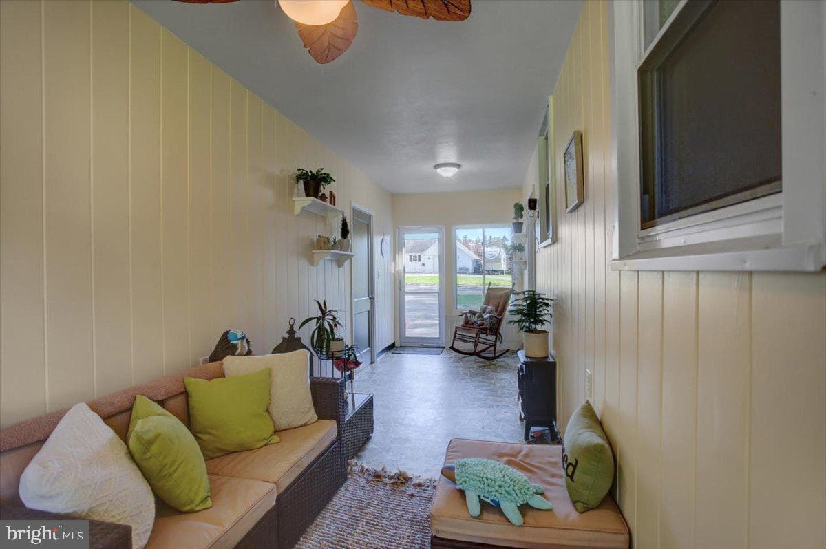 402 Lurgan Avenue photo 12