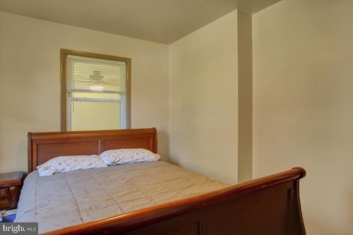 402 Lurgan Avenue photo 16