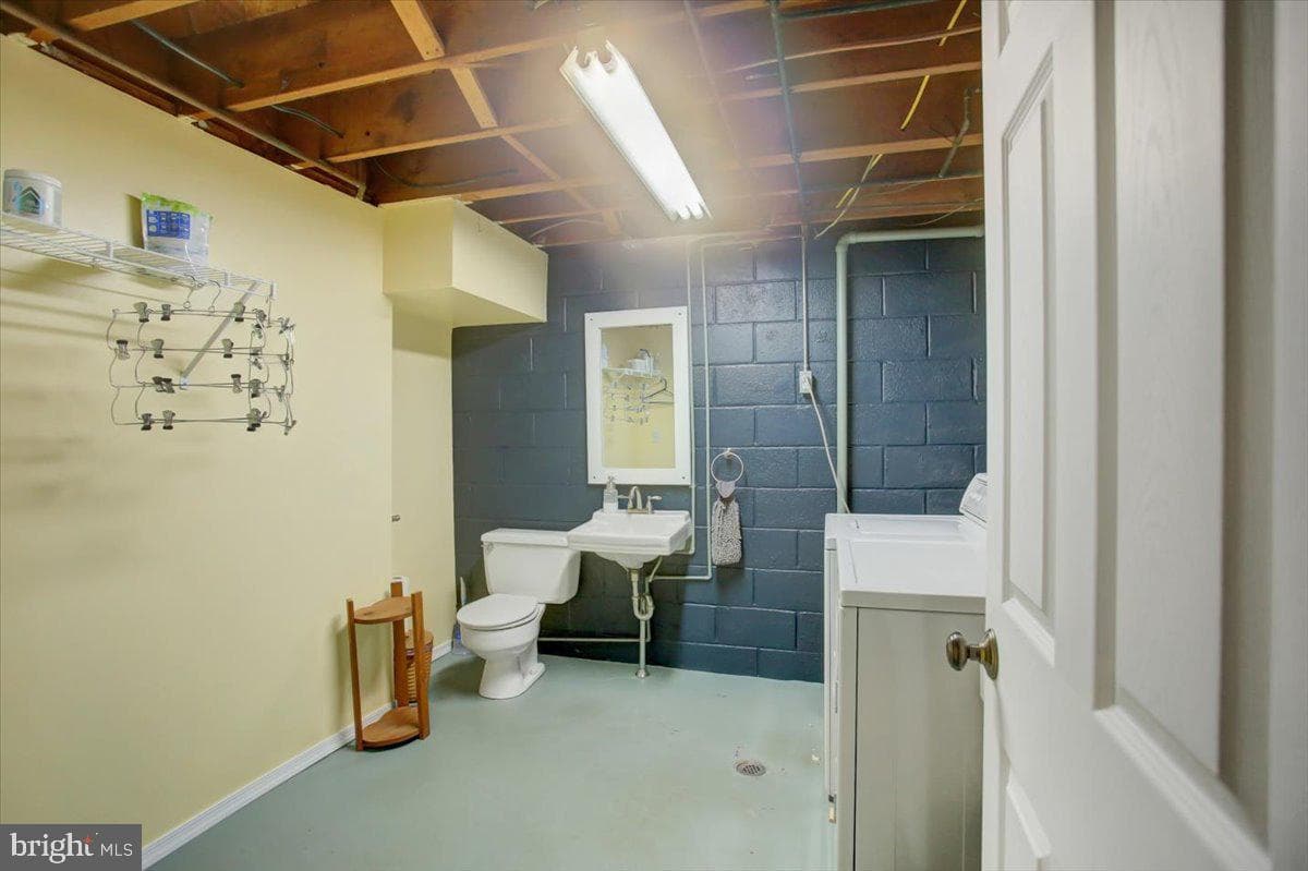 402 Lurgan Avenue photo 22