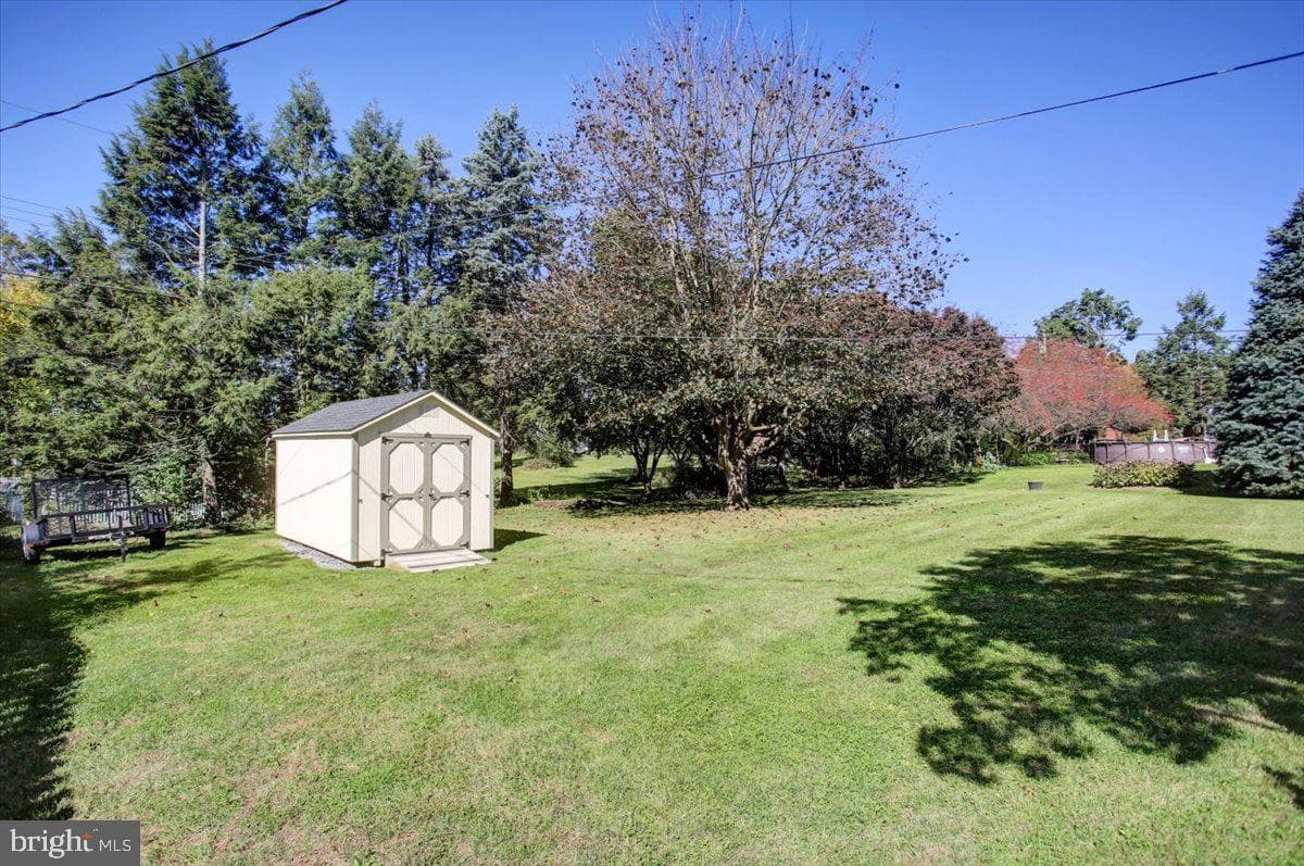 402 Lurgan Avenue photo 24