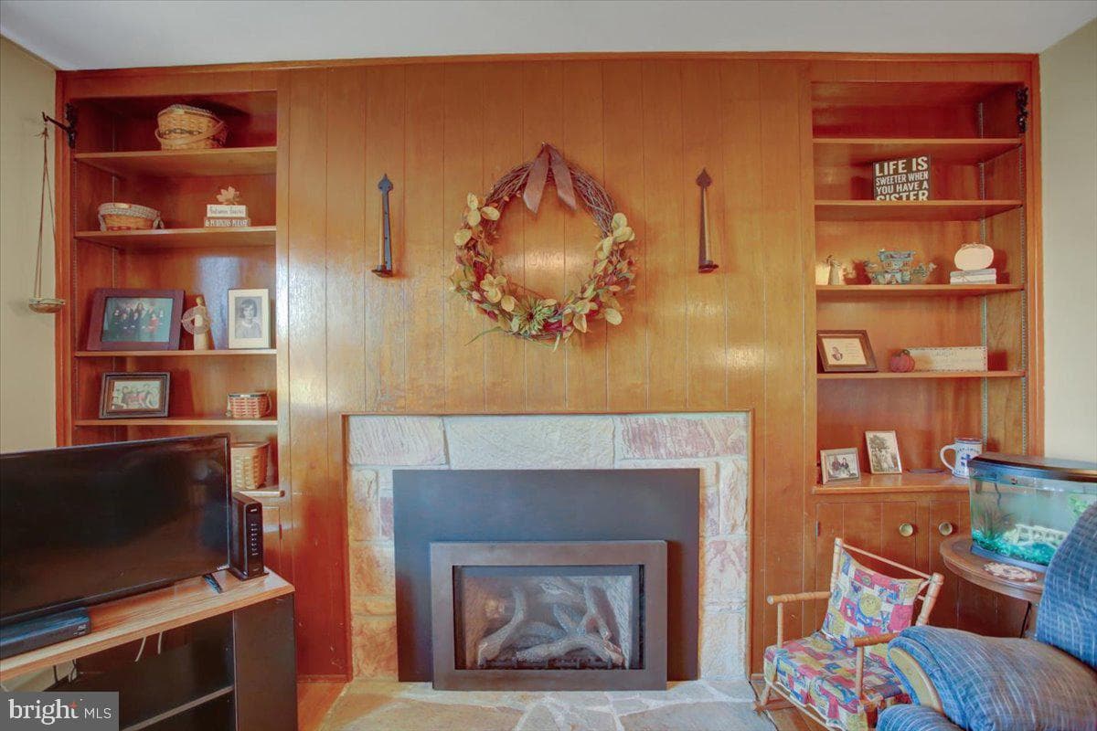 402 Lurgan Avenue photo 7