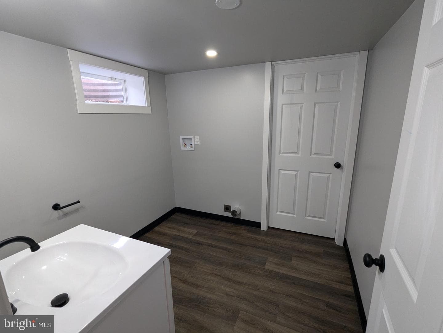 1586 Richard Avenue photo 27