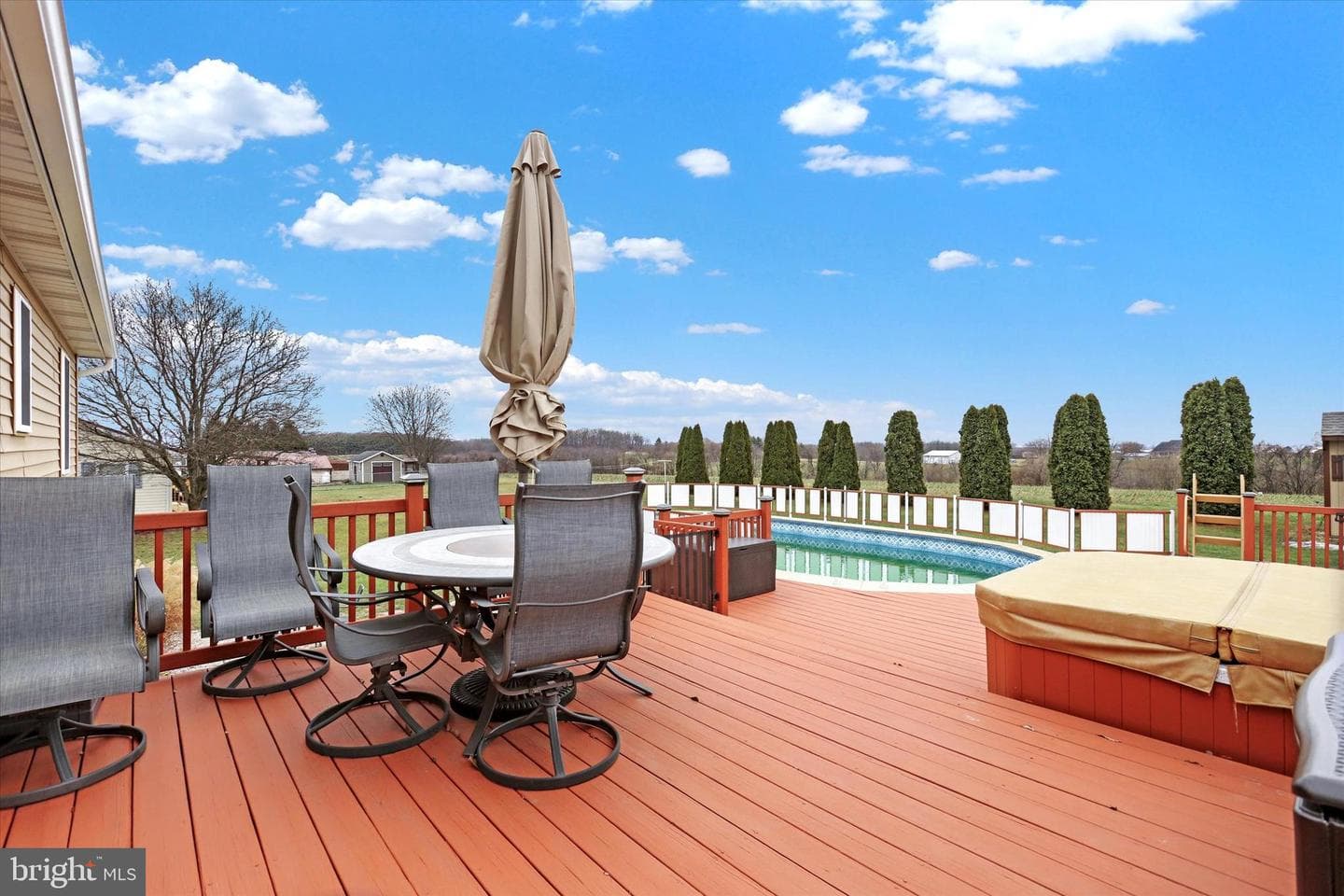 1274 Courtney Drive photo 3