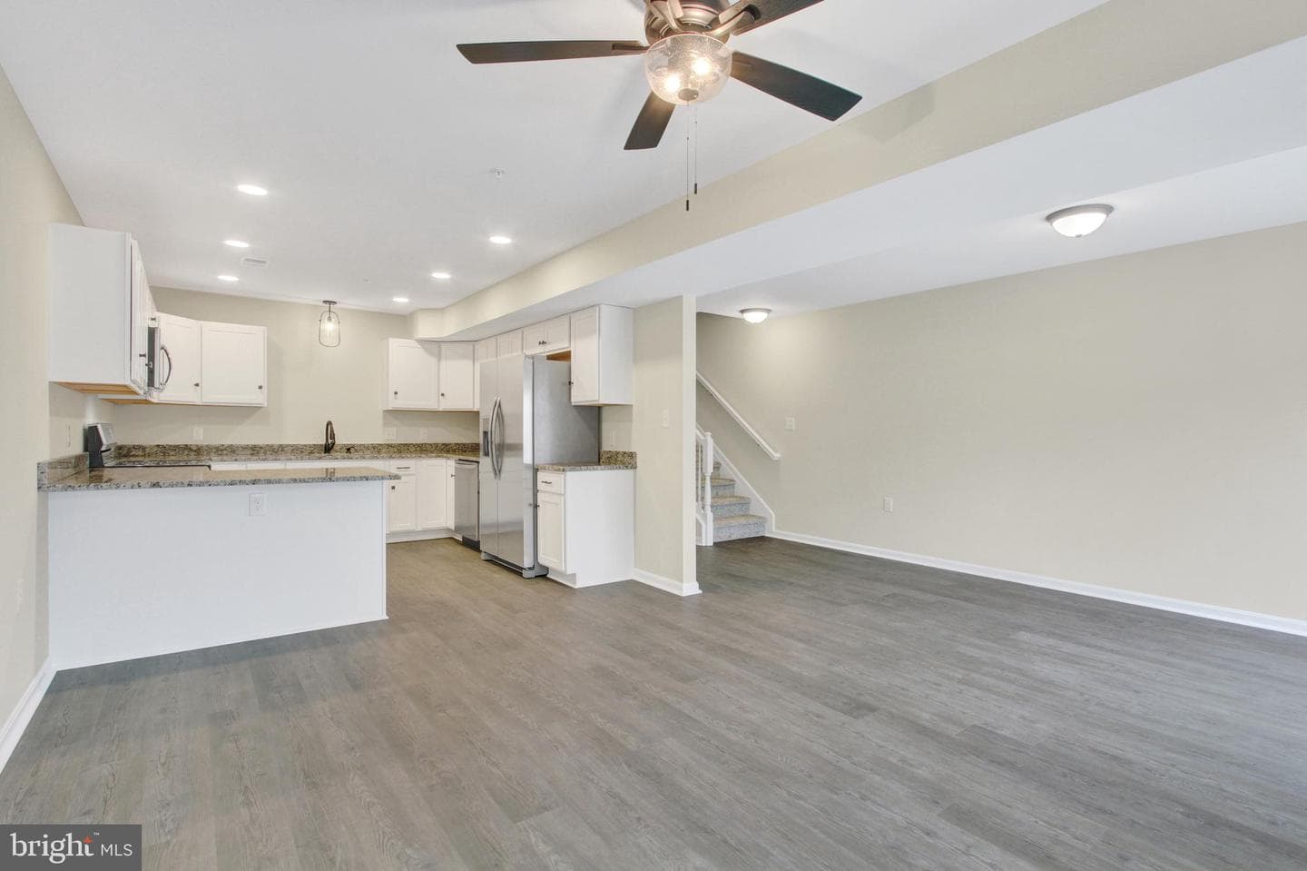 8844 Hillside Way photo 6